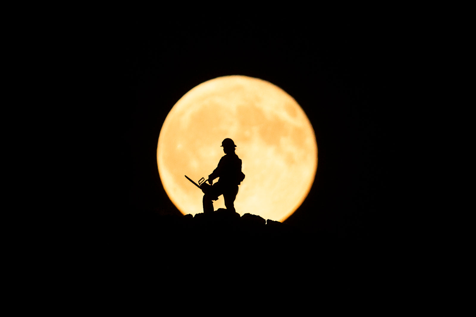 FULLMOON RISE WILDLAND FIREFIGHTER